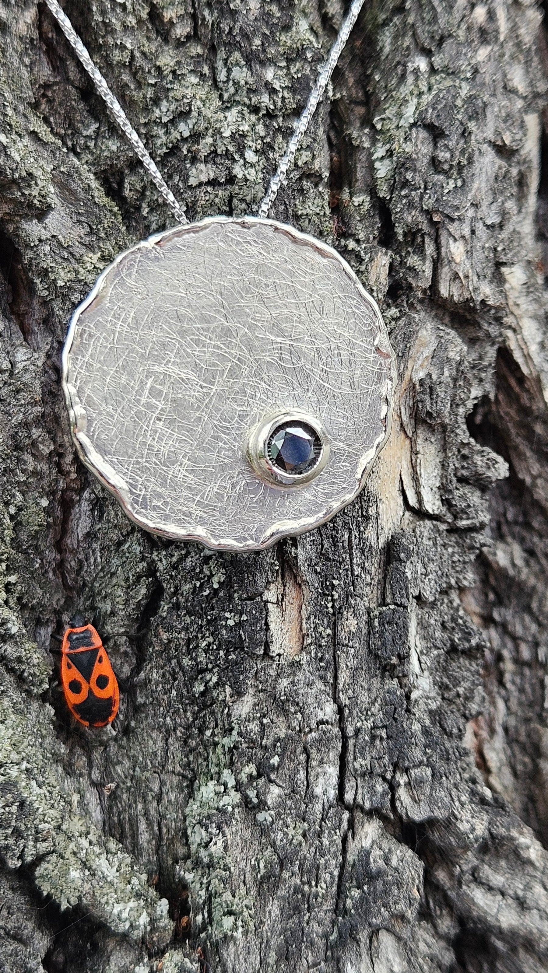 Autorinis auksinis pakabukas su 0,5 ct juodu deimantu