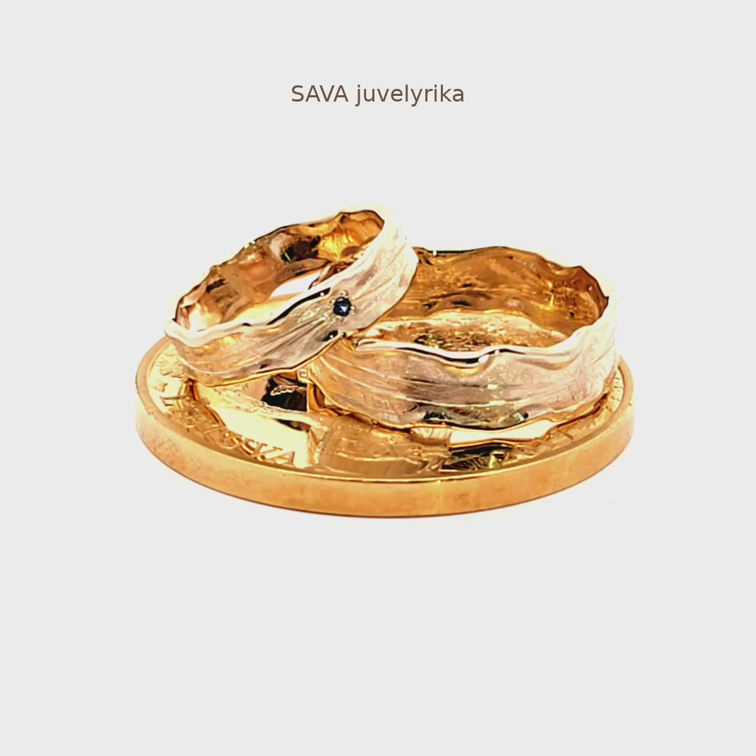 Autoriniai vestuviniai žiedai su safyru – SAVA juvelyrika